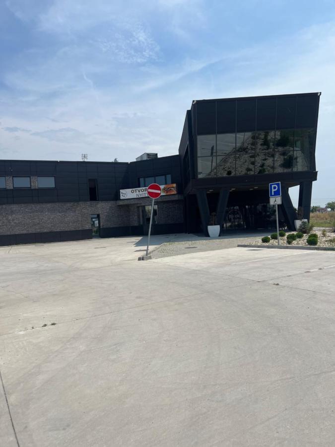 Dunajská Streda Black Hut Pension&Restaurant ***酒店 外观 照片
